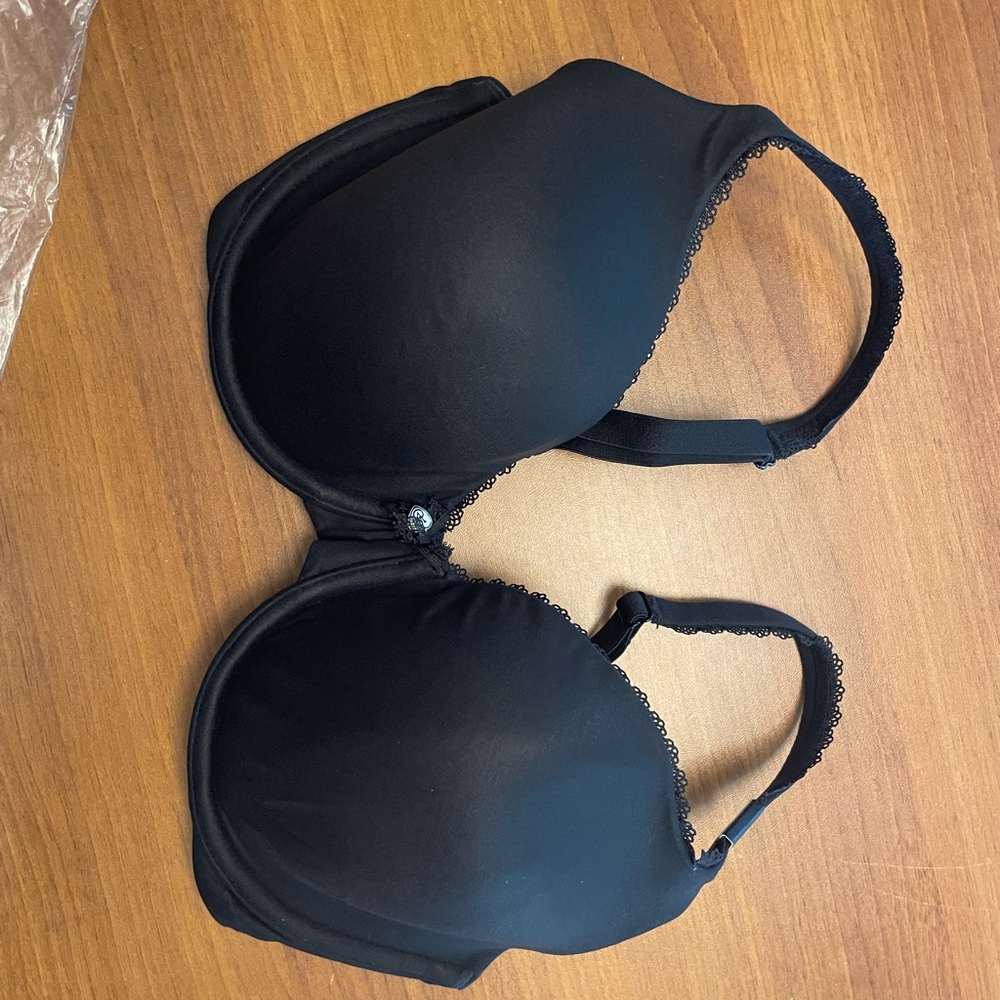Victoria Secret, Body by Victoria. BRAND NEW with tags. 32DD
